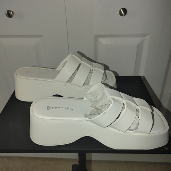 Effortless Style with White Platform Sandals Size 9 - Picture 2 of 8